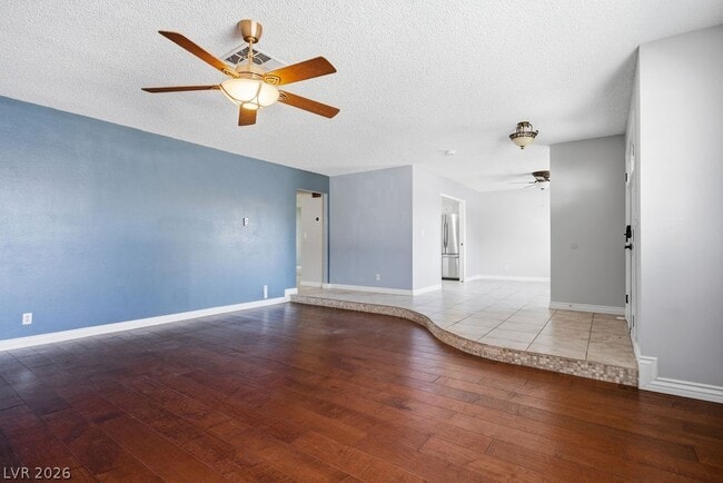 Building Photo - 4561 Paseo El Rio Dr