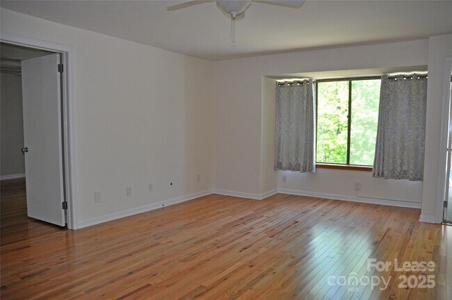 Foto del edificio - 305 Grady Ave