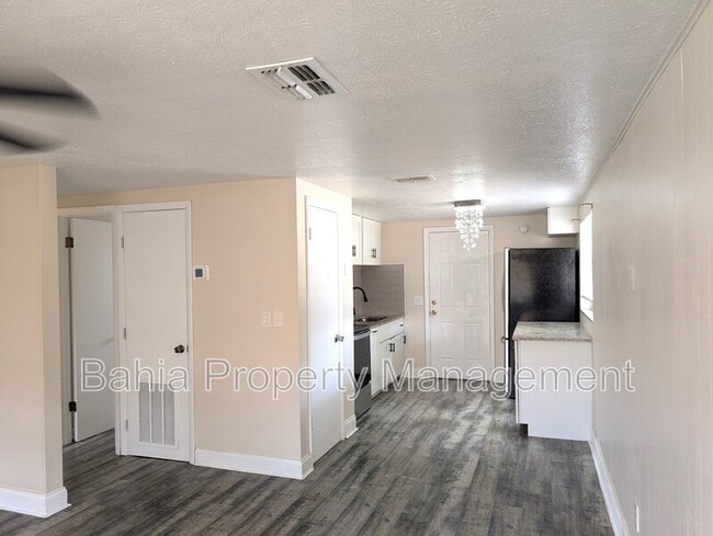 Building Photo - 8942 Temple Terrace Hwy