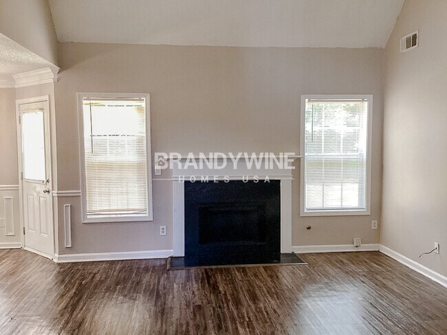 Building Photo - ONE month FREE RENT!!!