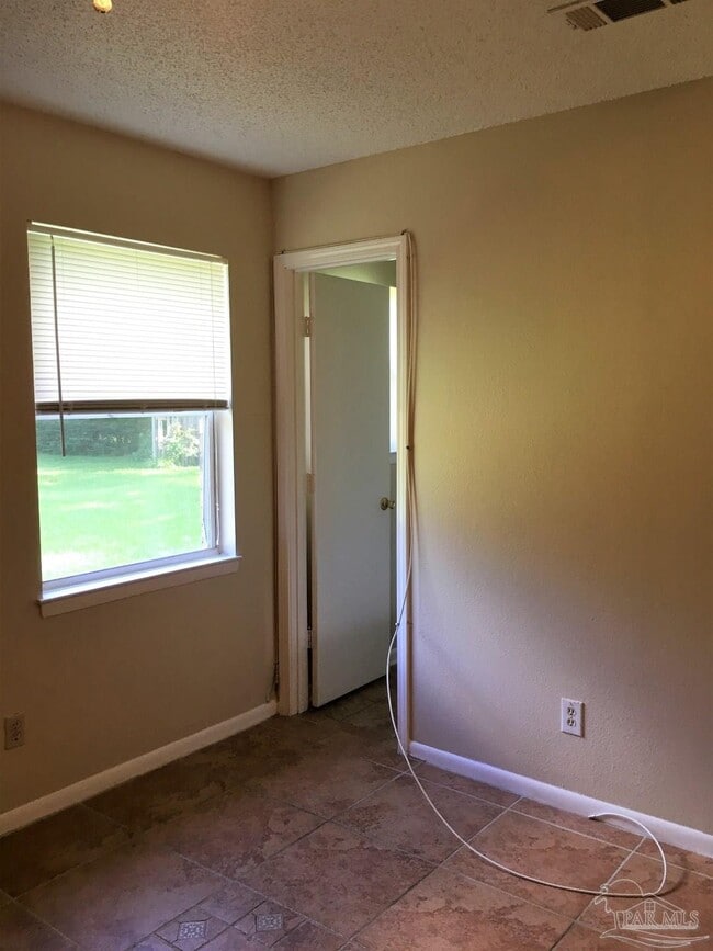 Building Photo - 1028 Woodbury Pl