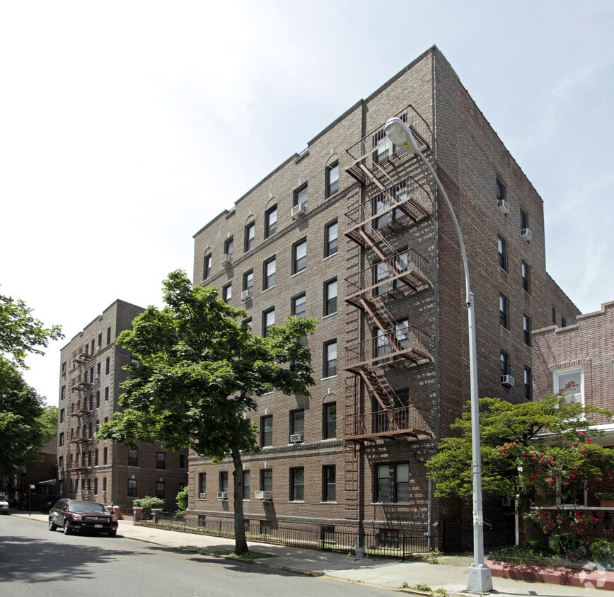 Primary Photo - 1530 E 19th St