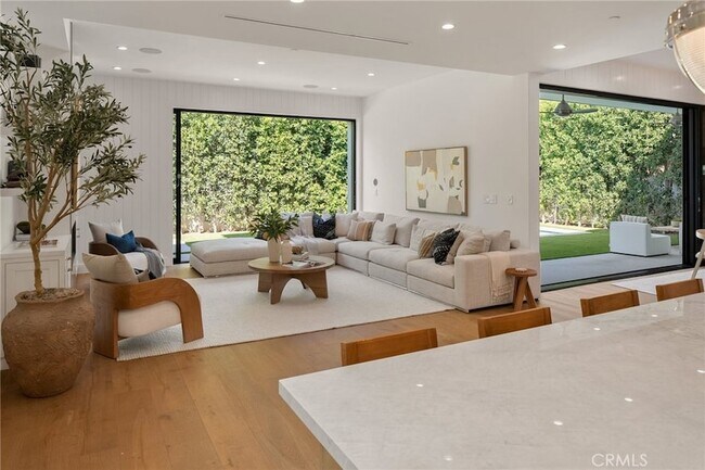Foto del edificio - 13627 Chandler Blvd