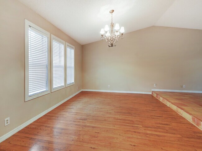 Foto del edificio - 13640 Jonquil Pl