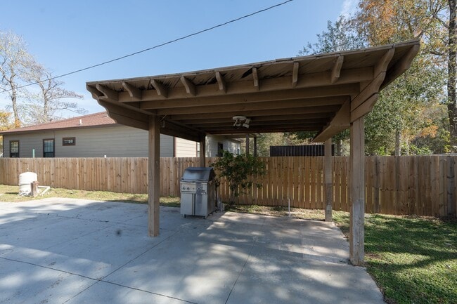 Building Photo - 9526 Nyssa St