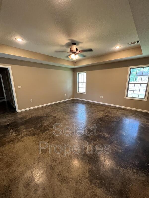 Building Photo - 206 N Bernis St