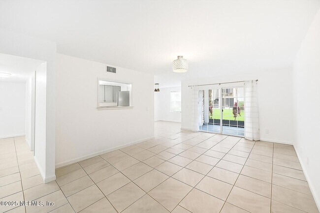 Foto del edificio - 4329 Plaza Gate Ln S