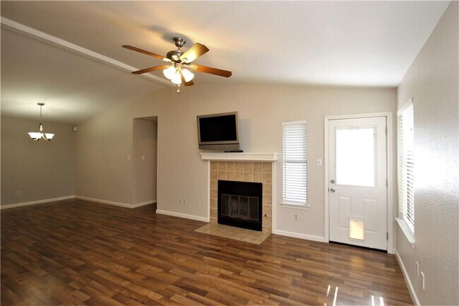 Foto del edificio - 13001 Steeple-Chase Dr