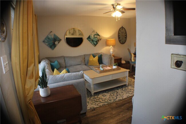 Foto del edificio - 1307 Sherry Ln