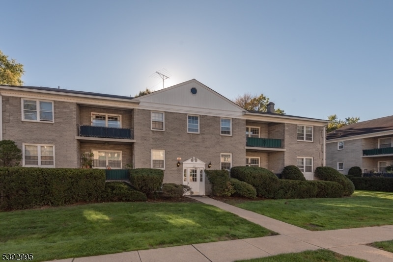 Foto principal - 135 S Maple Ave