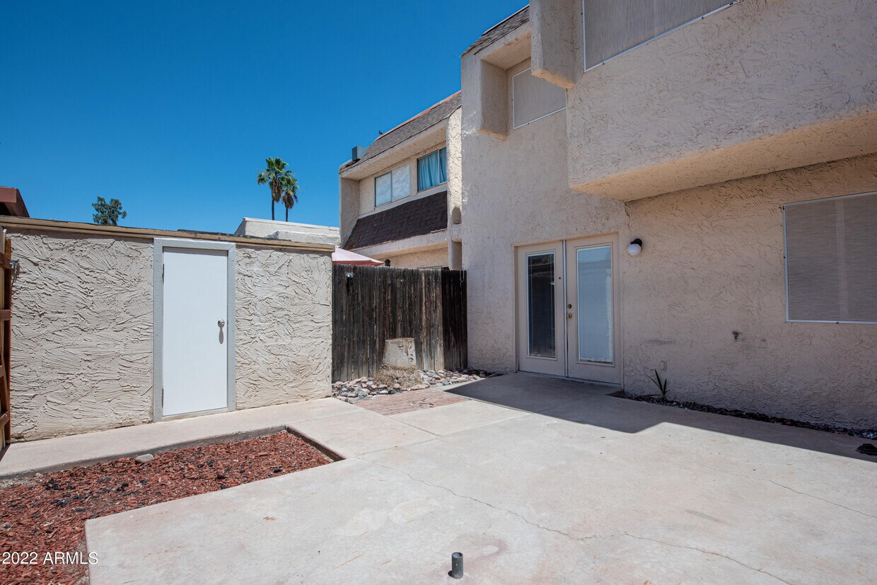 Building Photo - 944 S Valencia