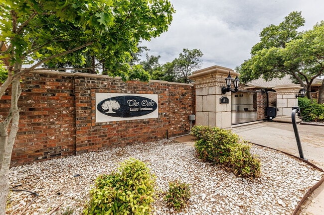 Foto del edificio - Spacious 3-Bedroom in Gated Community