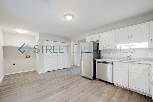 Building Photo - SIGN LEASE BY 2/28 AND GET $250 OFF FIRST ...