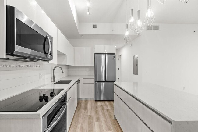 Foto del edificio - 101 Diplomat Pkwy