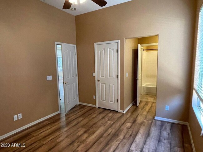 Foto del edificio - 2421 W Marlin Dr