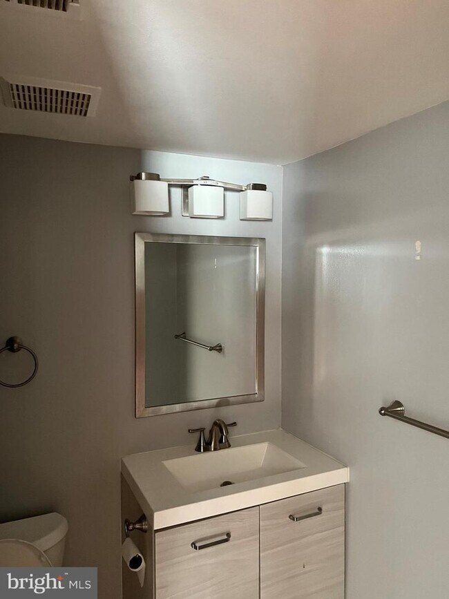 3827 St Barnabas Rd Unit T201, Hillcrest Heights, MD 20746 Room for