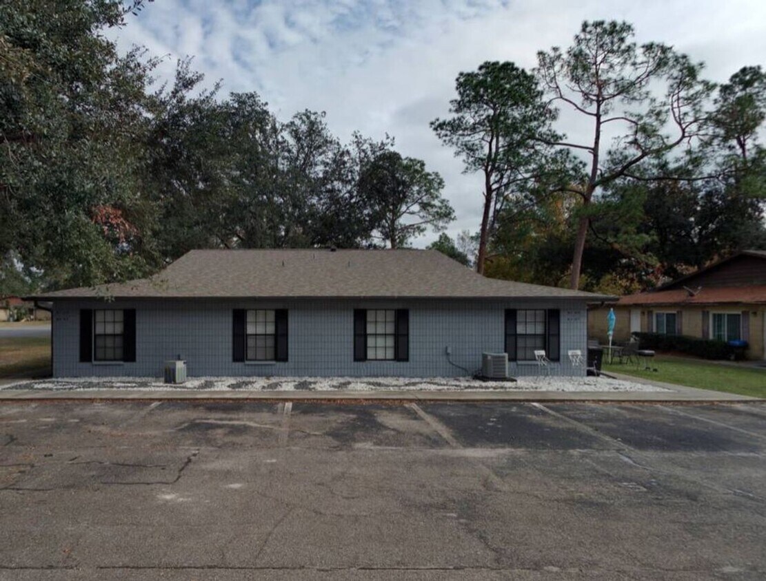 Primary Photo - Cozy 2/1 Quadplex in NW Gainesville – Quie...