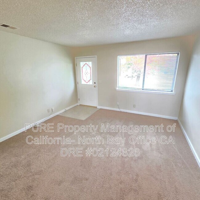 Foto del edificio - 1316 S McDowell Blvd