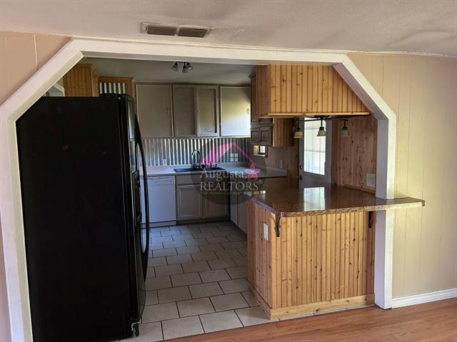 Building Photo - 2210 Vine St