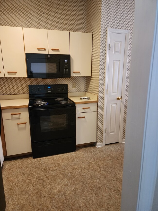 Building Photo - 6804 Willowbrook Dr