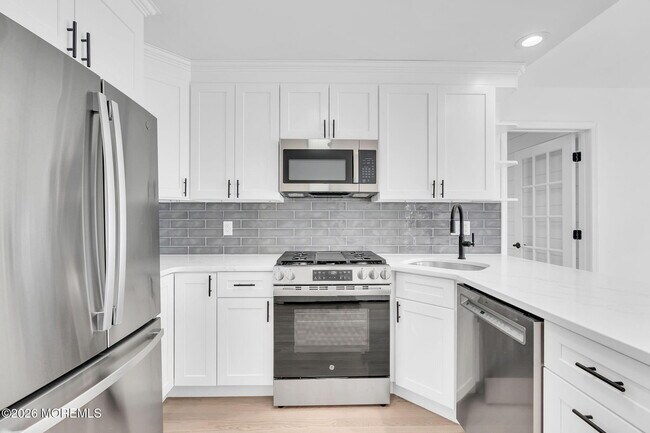 Building Photo - 90 Spinnaker Ct