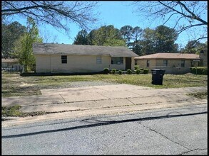 Building Photo - 1511 Madden Rd