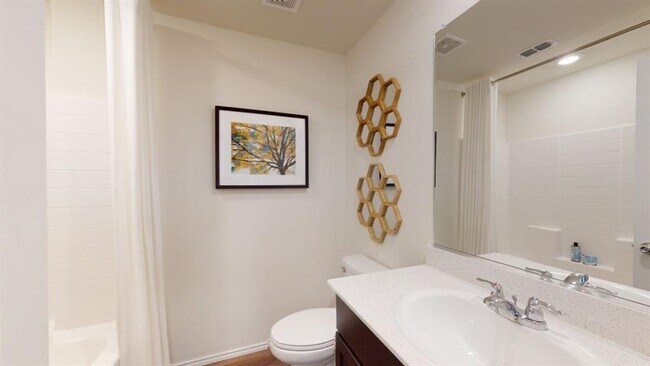 Foto del edificio - 907 Wildflower St