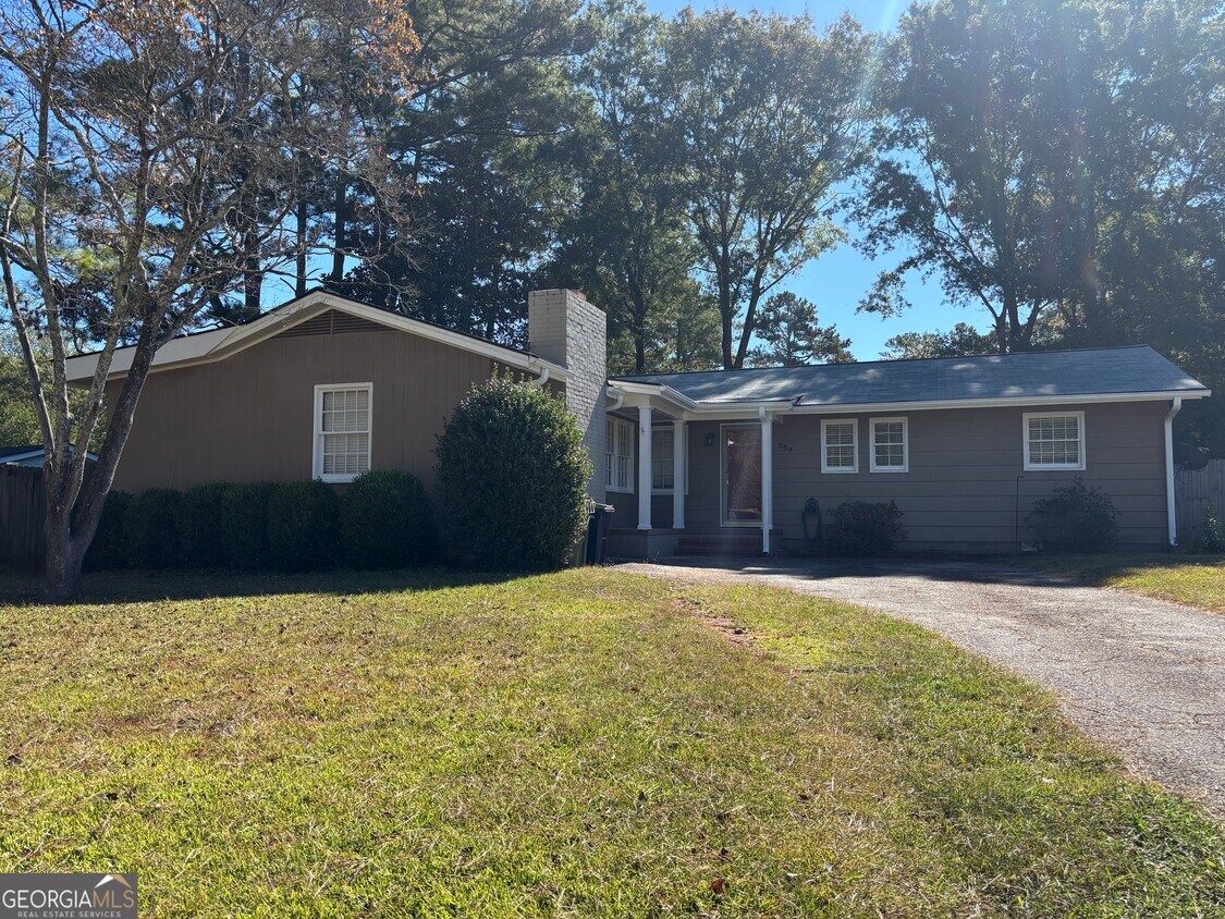 Foto principal - 224 Laramie Rd