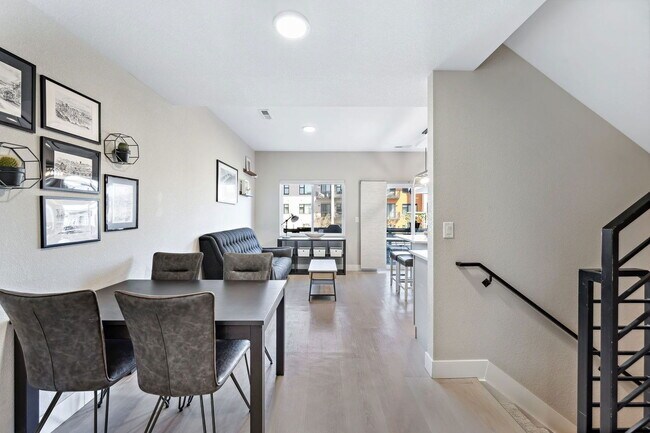 Building Photo - 2869 W Parkside Pl