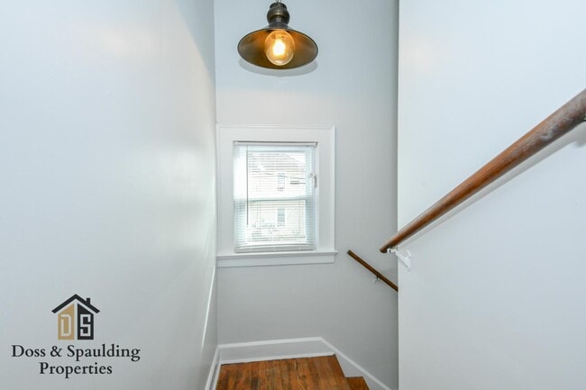 Building Photo - 409 Richardson Ave