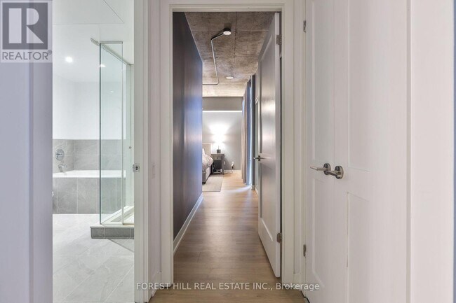 Building Photo - 95 Bathurst St