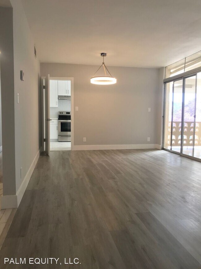 Foto del edificio - 333 N Palm Dr