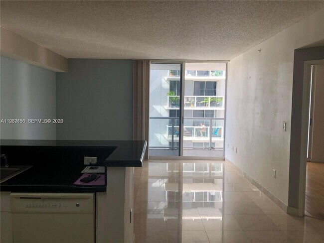 Foto del edificio - 5085 NW 7th St