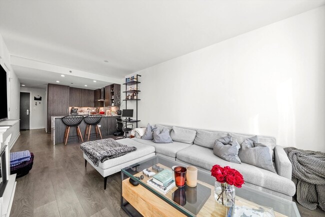 Building Photo - 750 N Hudson Ave