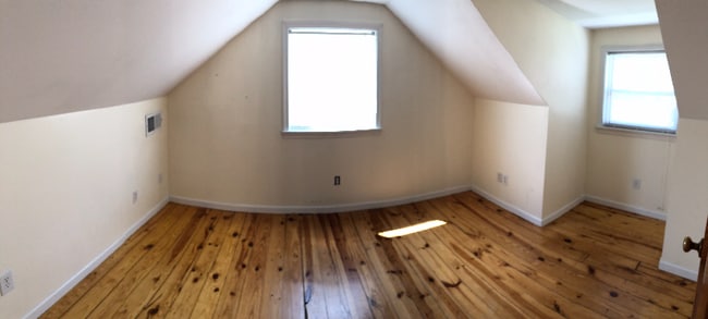 Building Photo - 1328 Rock Cliff Dr