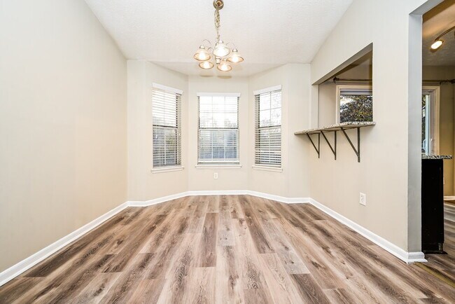 Foto del edificio - 3729 Riverside Pkwy