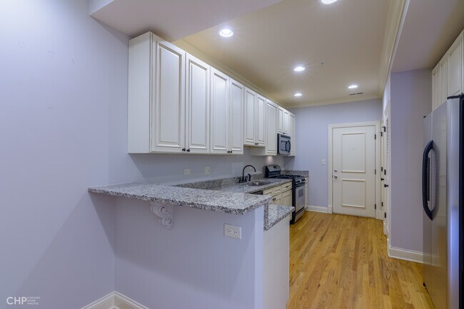 Building Photo - 632 Hinman Ave