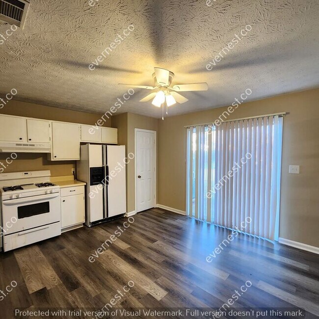 Building Photo - 402 Bainbridge Dr