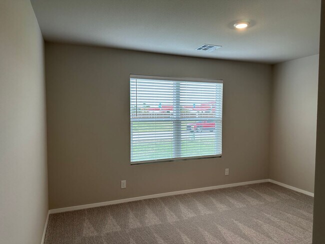 Foto del edificio - Brand-new 3 bedroom, 2 bath home located in historic Claremore