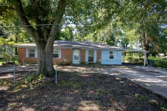 Building Photo - 2904 McLeod St