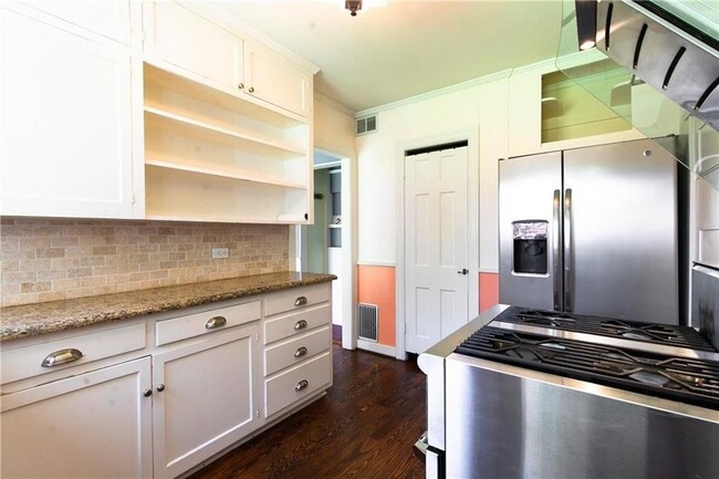 Building Photo - 4328 Calmont Ave