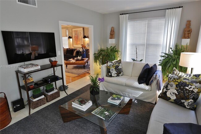 Foto del edificio - 2828 Segovia St