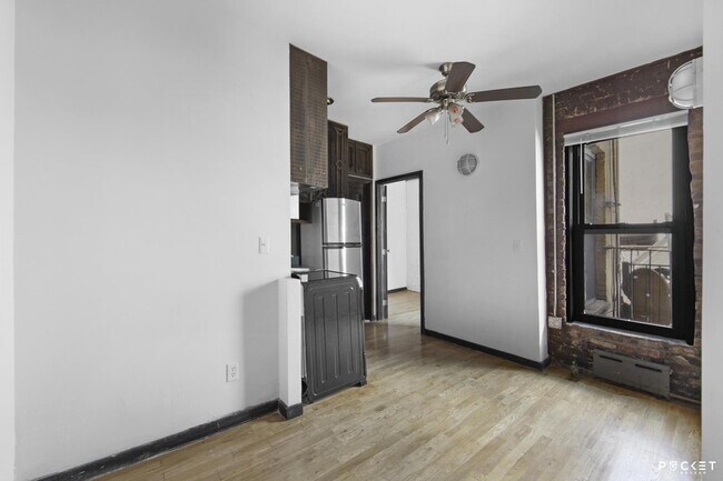 Foto del edificio - 413 E 12th St