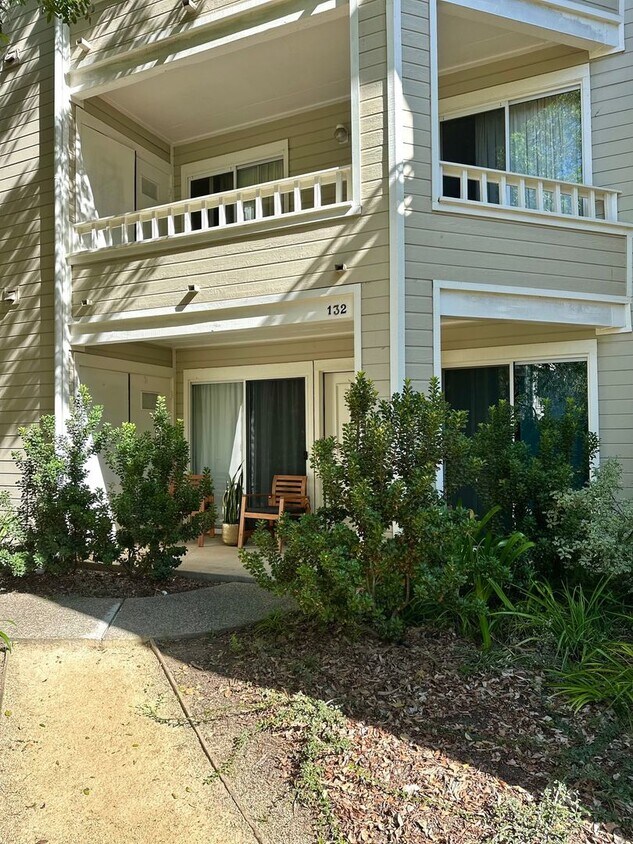 Foto principal - Rarely available 1 bedroom, 1 bathroom Con...