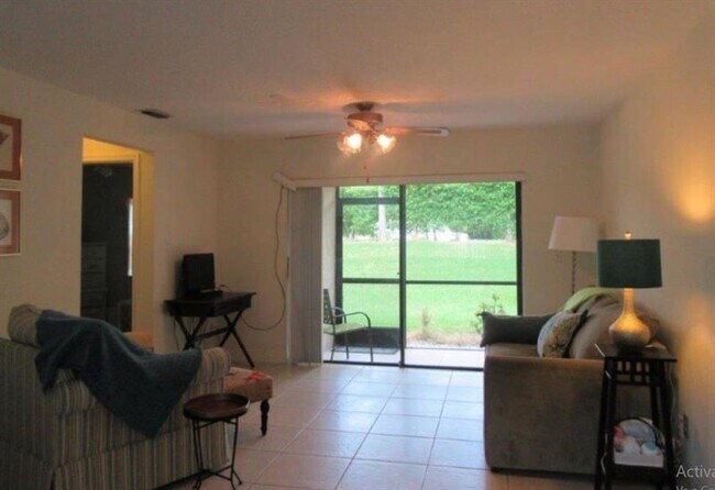 Foto del edificio - 9607 NW 4th St