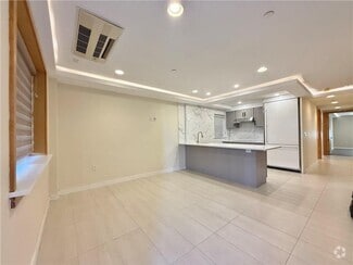 Building Photo - 143 Bay 31st St