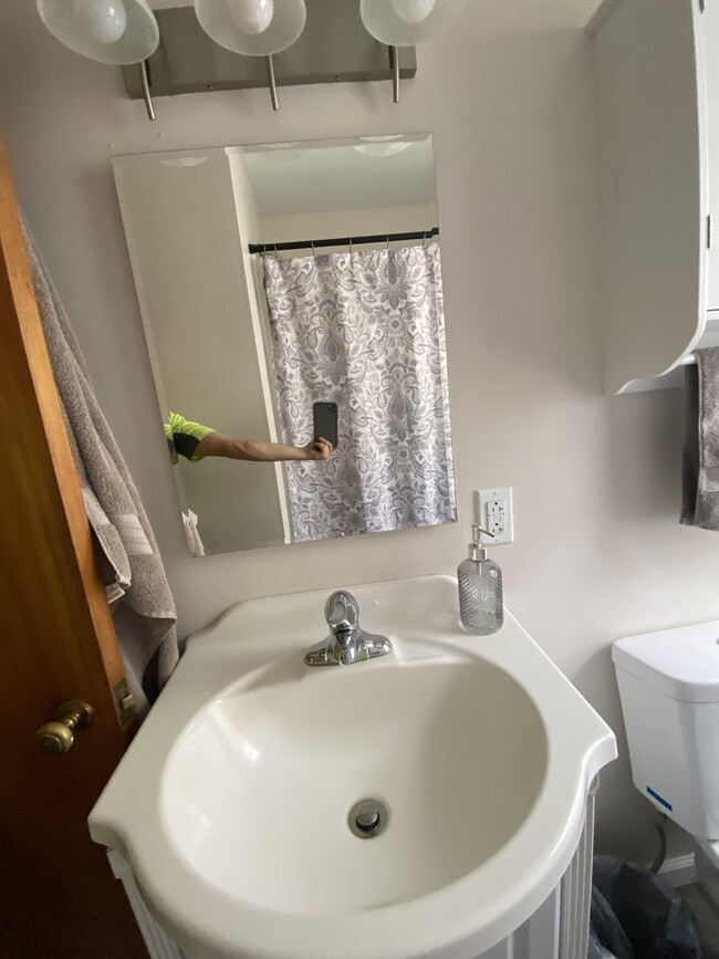 Sink - 216 Dort Ln NW