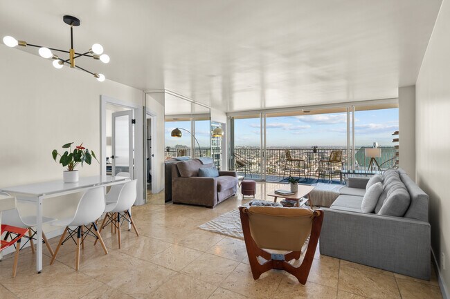 Foto del edificio - 700 E Ocean Blvd