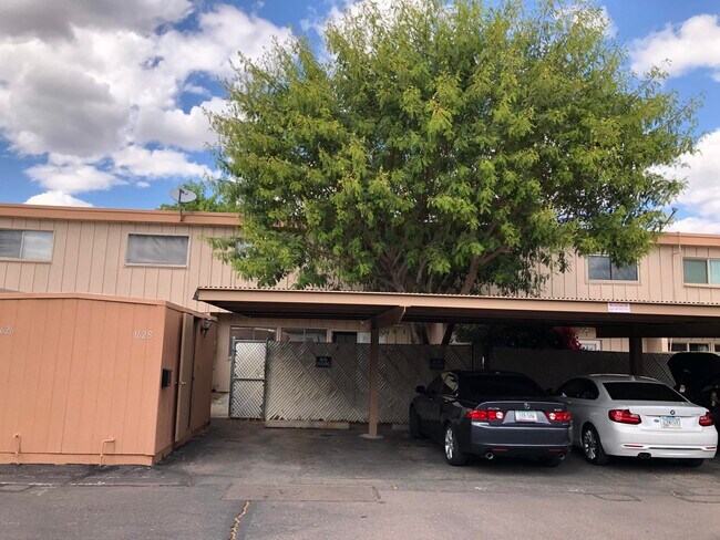Foto del edificio - 1628 E Logan Dr