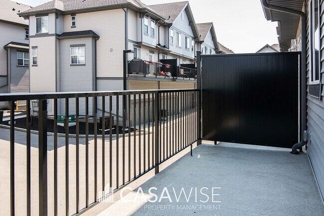 Building Photo - 655-655 Watt Blvd SW